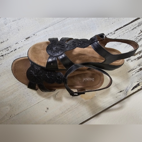 Bjorndal Womens Size 9 EUC Donna Black Leather Hook & Loop Strappy Wedge Sandals - Picture 9 of 9